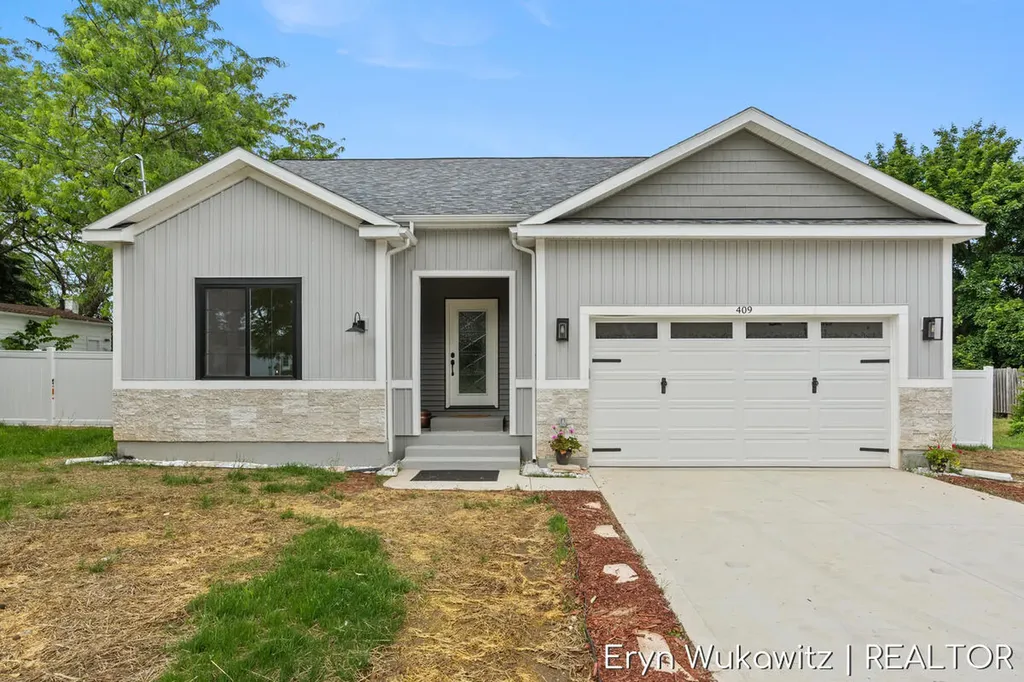 409 6 Mile Road NW Alpine Township MI 49321