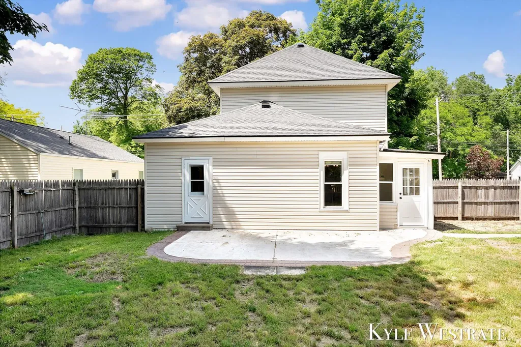 301 W Montcalm Street Greenville City MI 48838