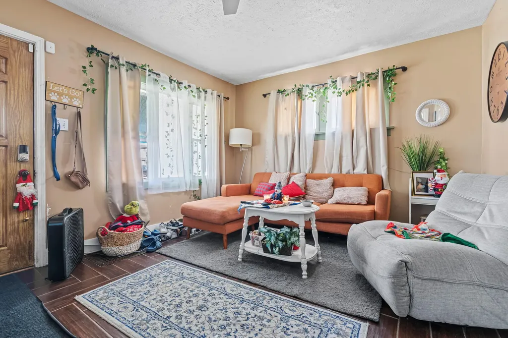 348 Burton Street SW Grand Rapids City MI 49507