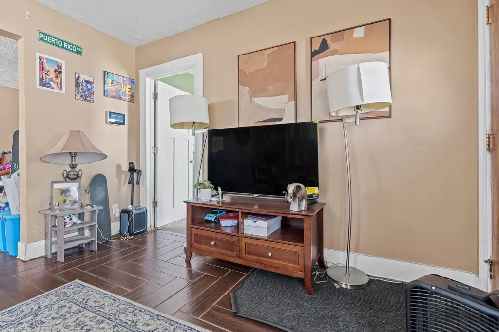 348 Burton Street SW Grand Rapids City MI 49507