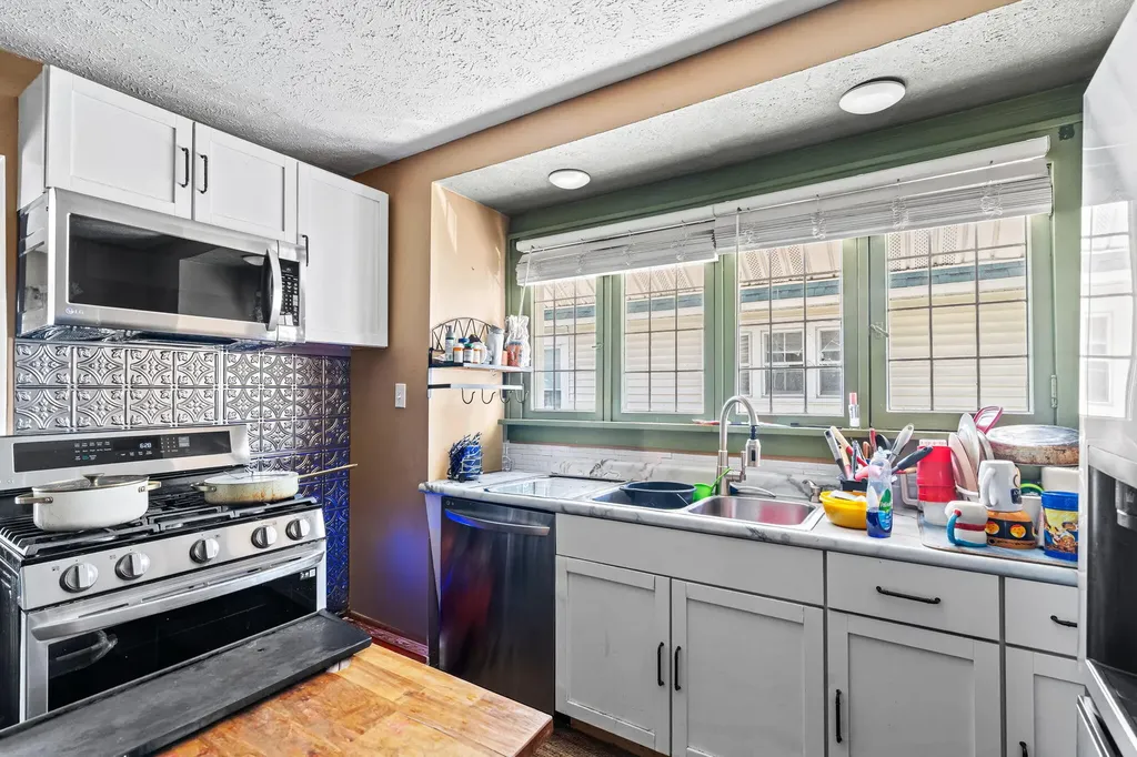 348 Burton Street SW Grand Rapids City MI 49507