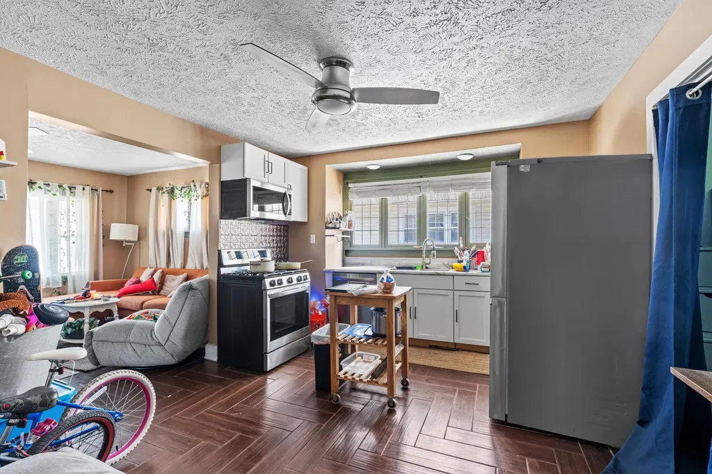 348 Burton Street SW Grand Rapids City MI 49507