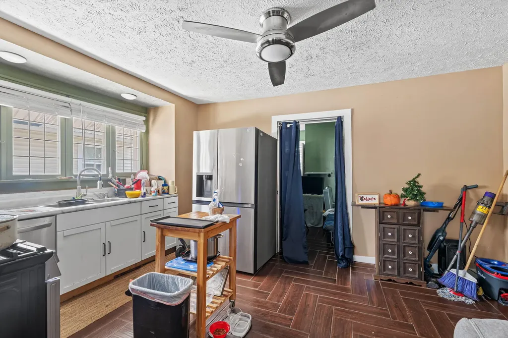 348 Burton Street SW Grand Rapids City MI 49507