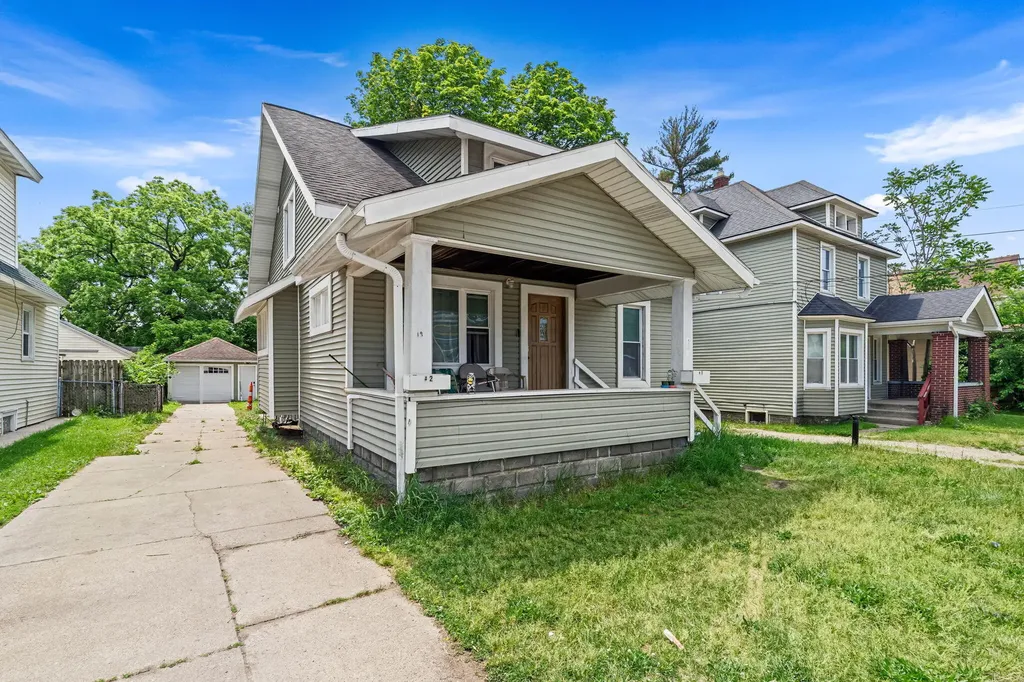 348 Burton Street SW Grand Rapids City MI 49507