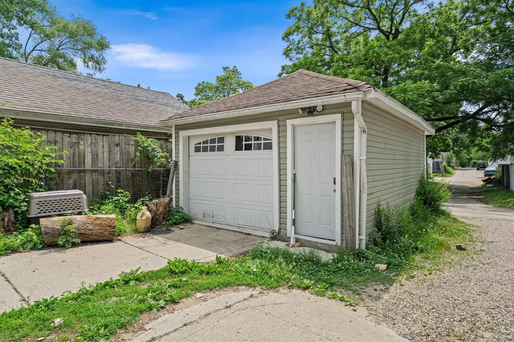 348 Burton Street SW Grand Rapids City MI 49507