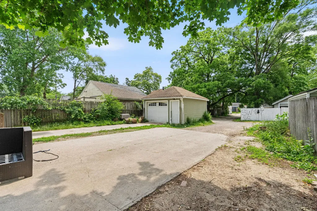 348 Burton Street SW Grand Rapids City MI 49507