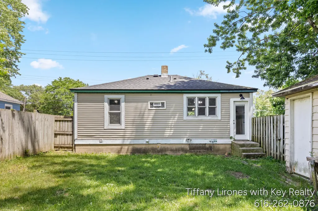 3241 Buchanan Avenue SW Wyoming City MI 49548