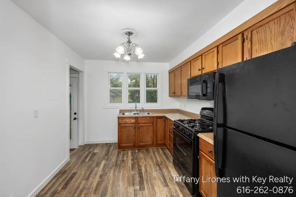 3241 Buchanan Avenue SW Wyoming City MI 49548