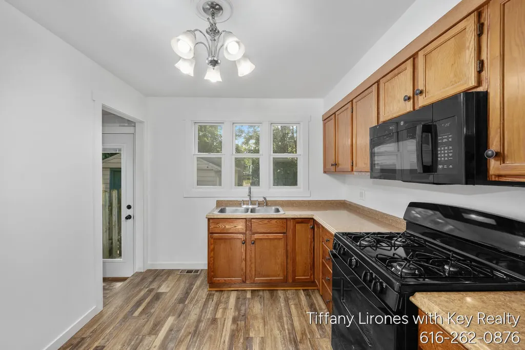 3241 Buchanan Avenue SW Wyoming City MI 49548