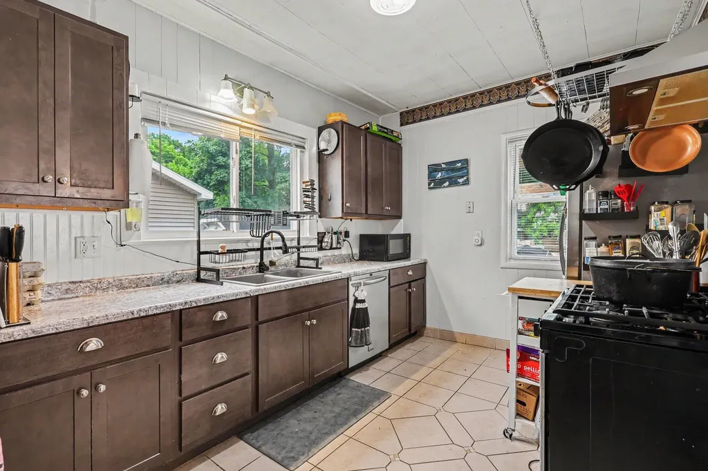 1834 Collins Avenue SE Grand Rapids City MI 49507