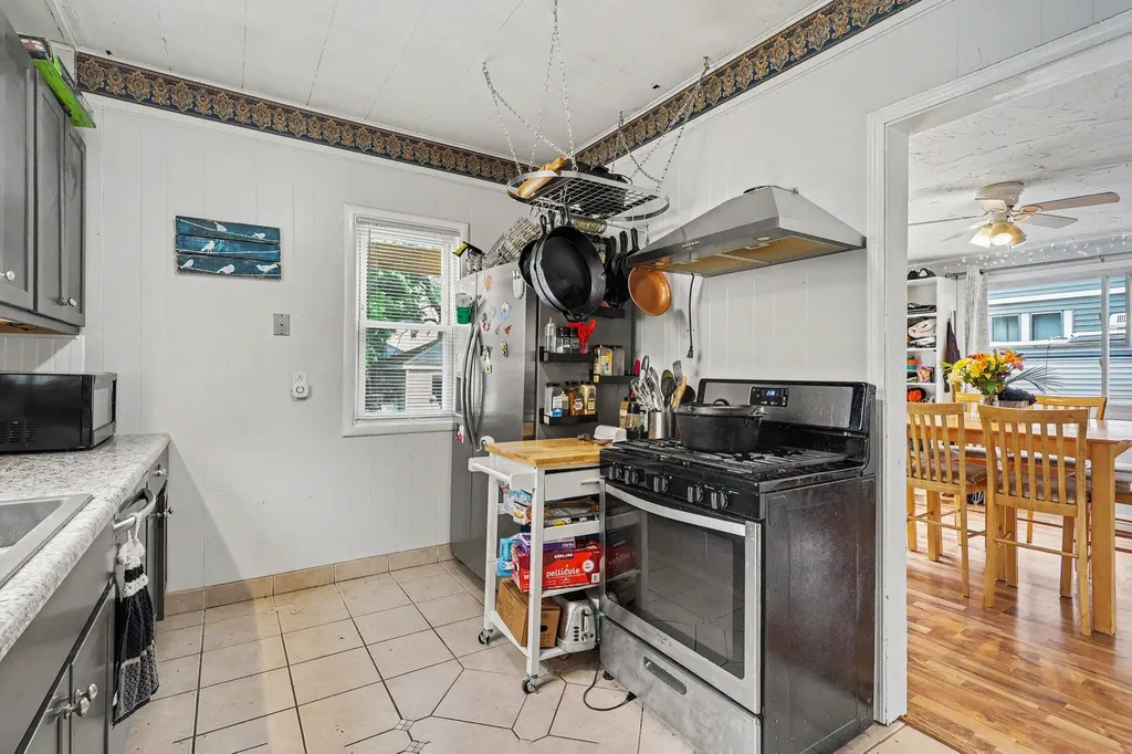1834 Collins Avenue SE Grand Rapids City MI 49507