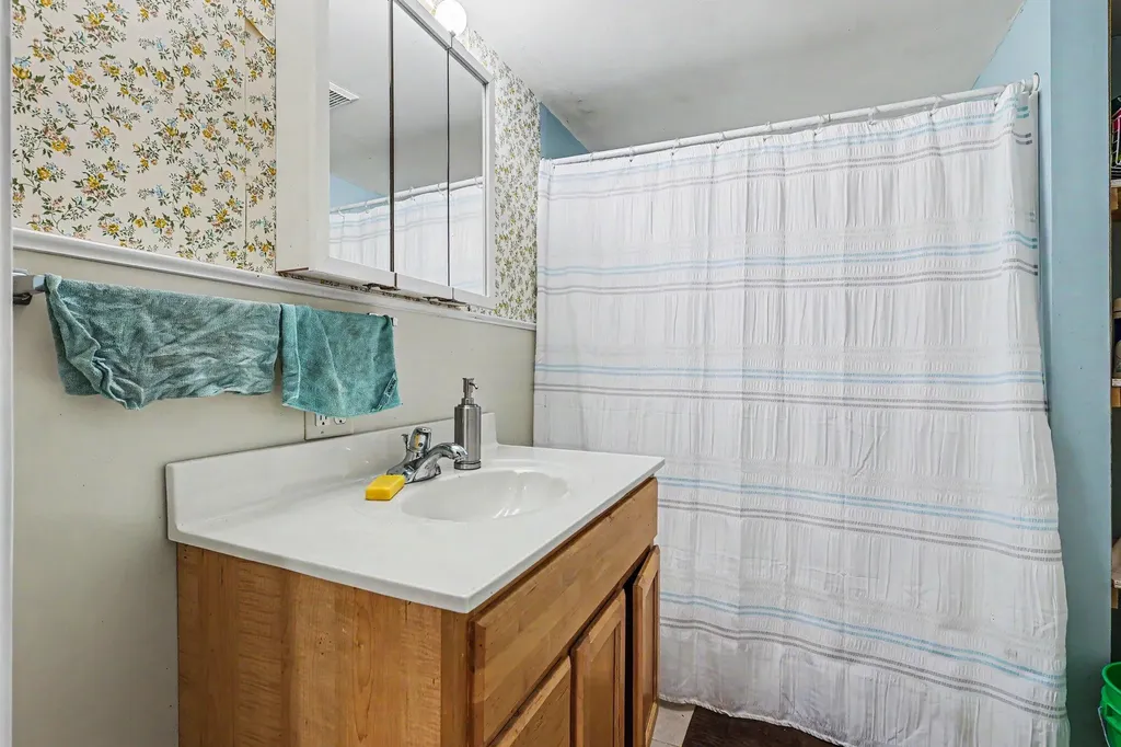1834 Collins Avenue SE Grand Rapids City MI 49507