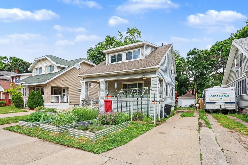 1834 Collins Avenue SE Grand Rapids City MI 49507