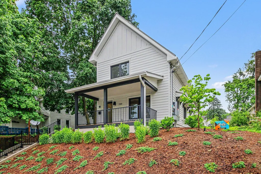 720 NE Eastern Avenue NE Grand Rapids City MI 49503