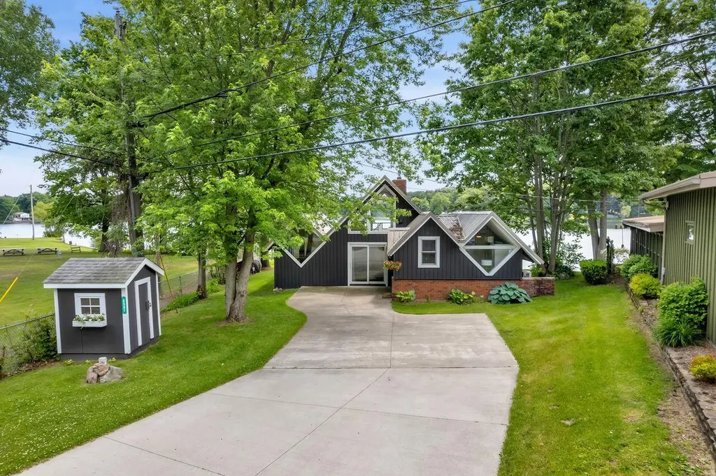 6501 Schmeid Road Belvidere Township MI 48850