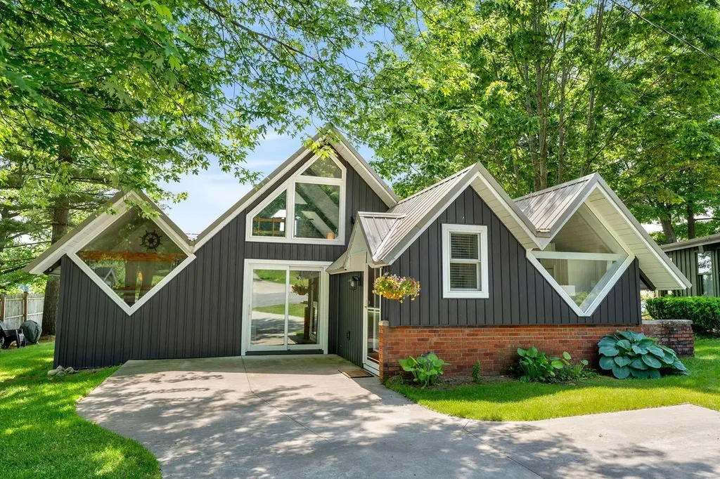 6501 Schmeid Road Belvidere Township MI 48850