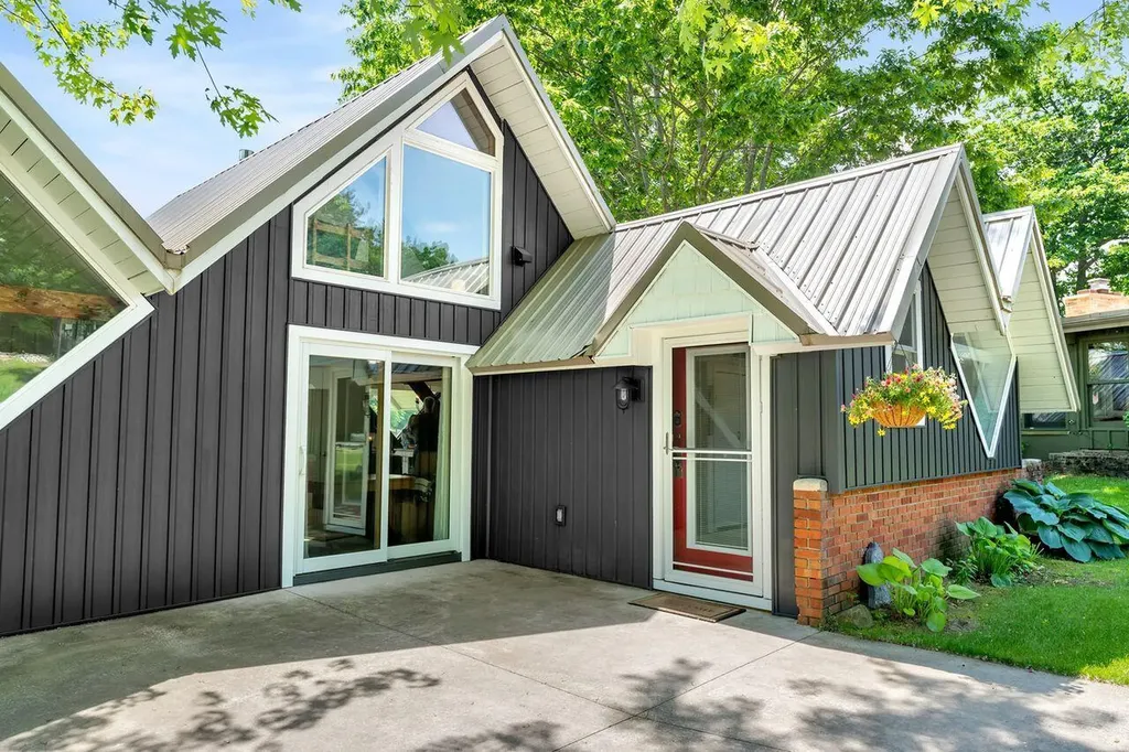 6501 Schmeid Road Belvidere Township MI 48850