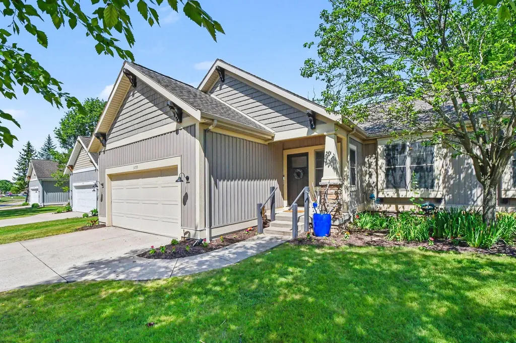 3255 Stormy Creek Drive SE Kentwood City MI 49512