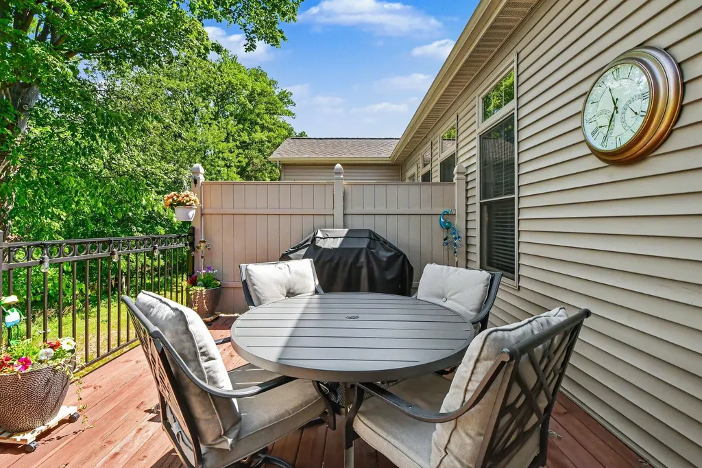 3255 Stormy Creek Drive SE Kentwood City MI 49512