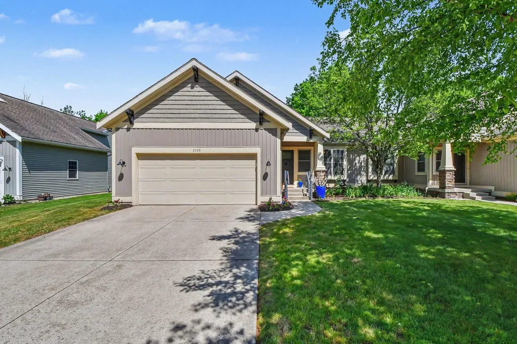 3255 Stormy Creek Drive SE Kentwood City MI 49512