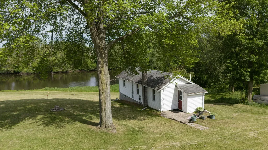 810 S Constantine Street Three Rivers City MI 49093