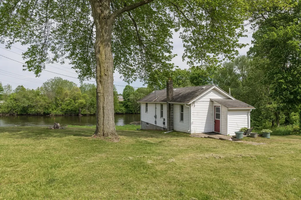 810 S Constantine Street Three Rivers City MI 49093