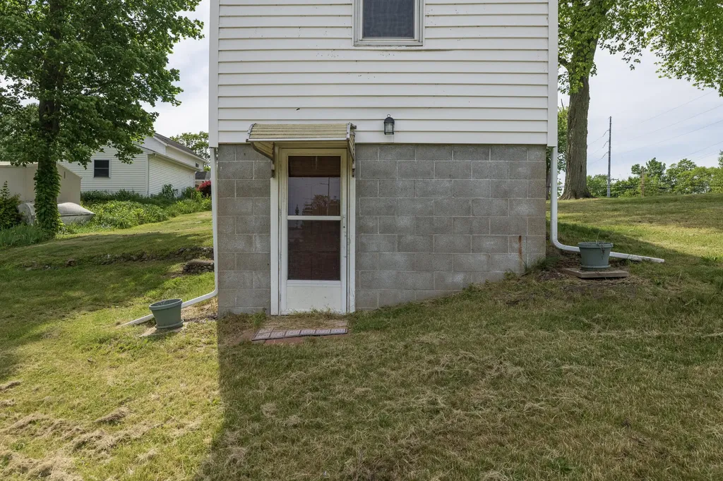 810 S Constantine Street Three Rivers City MI 49093