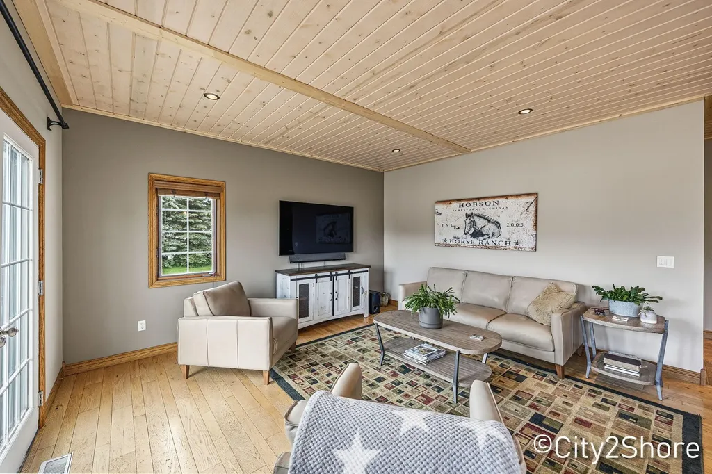 604 28th Avenue Jamestown Charter Township MI 49426