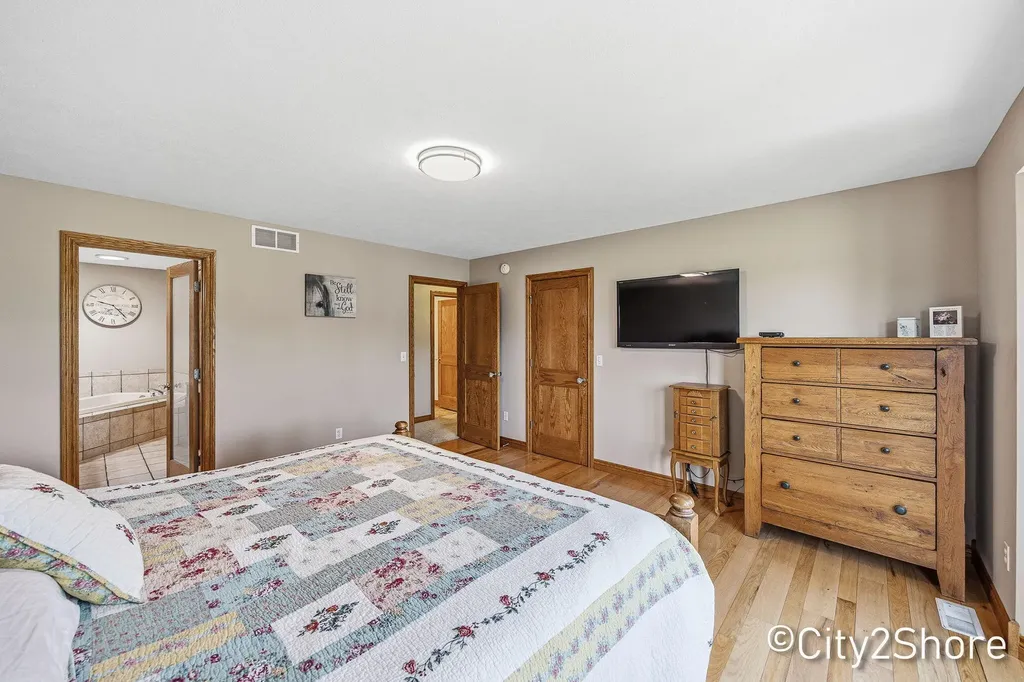 604 28th Avenue Jamestown Charter Township MI 49426
