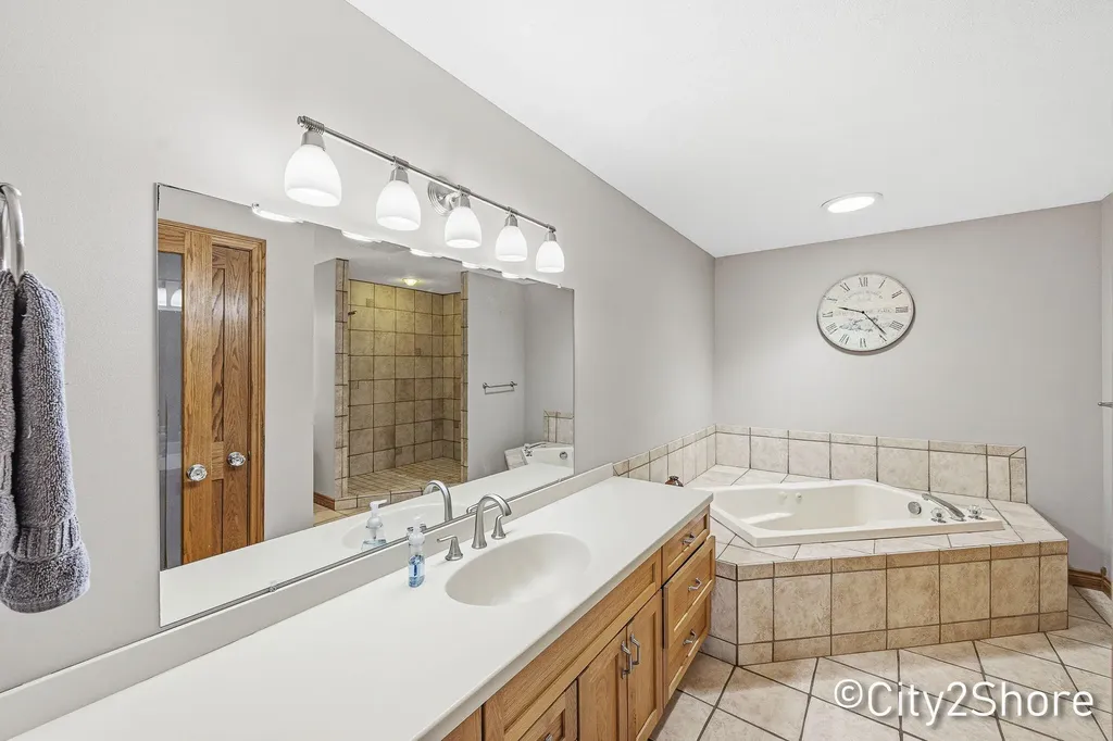 604 28th Avenue Jamestown Charter Township MI 49426