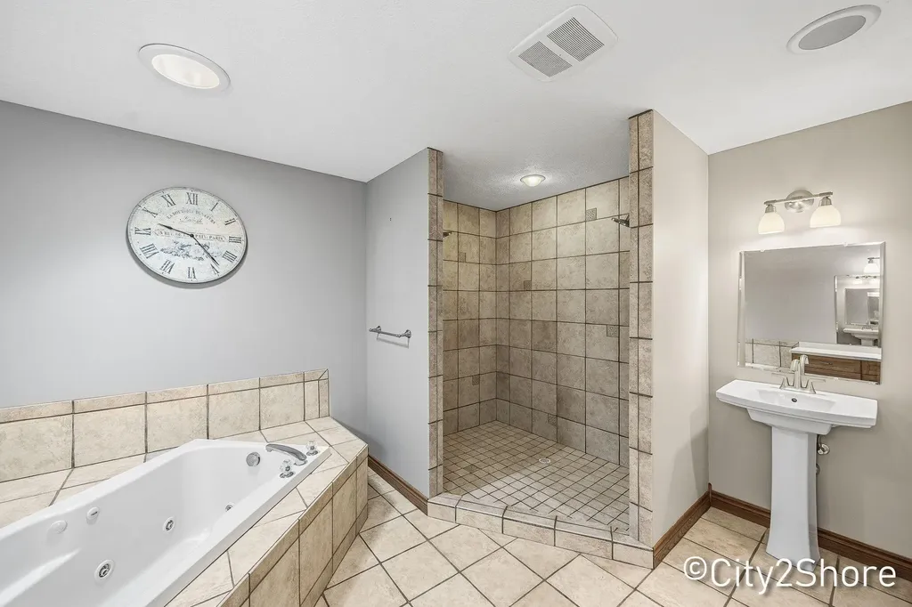 604 28th Avenue Jamestown Charter Township MI 49426