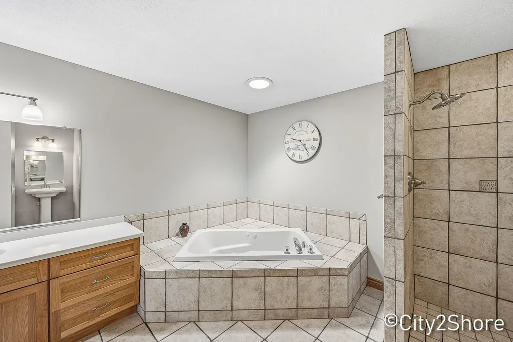 604 28th Avenue Jamestown Charter Township MI 49426