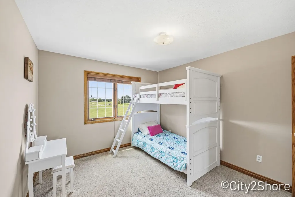 604 28th Avenue Jamestown Charter Township MI 49426