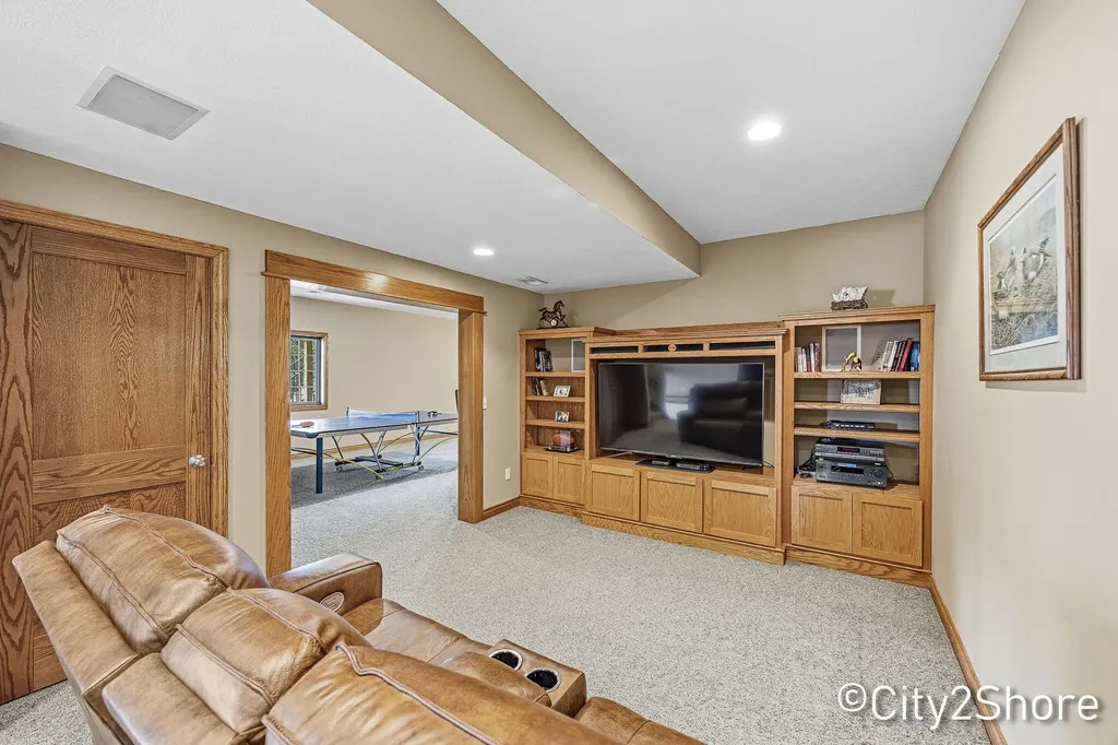 604 28th Avenue Jamestown Charter Township MI 49426