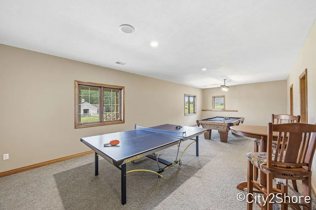 604 28th Avenue Jamestown Charter Township MI 49426