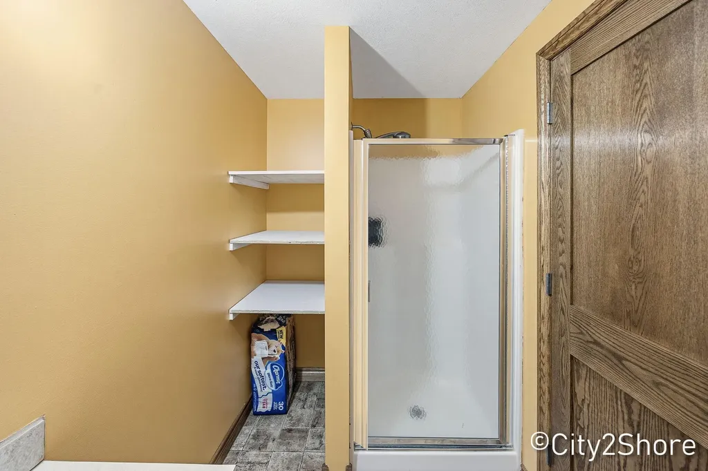 604 28th Avenue Jamestown Charter Township MI 49426