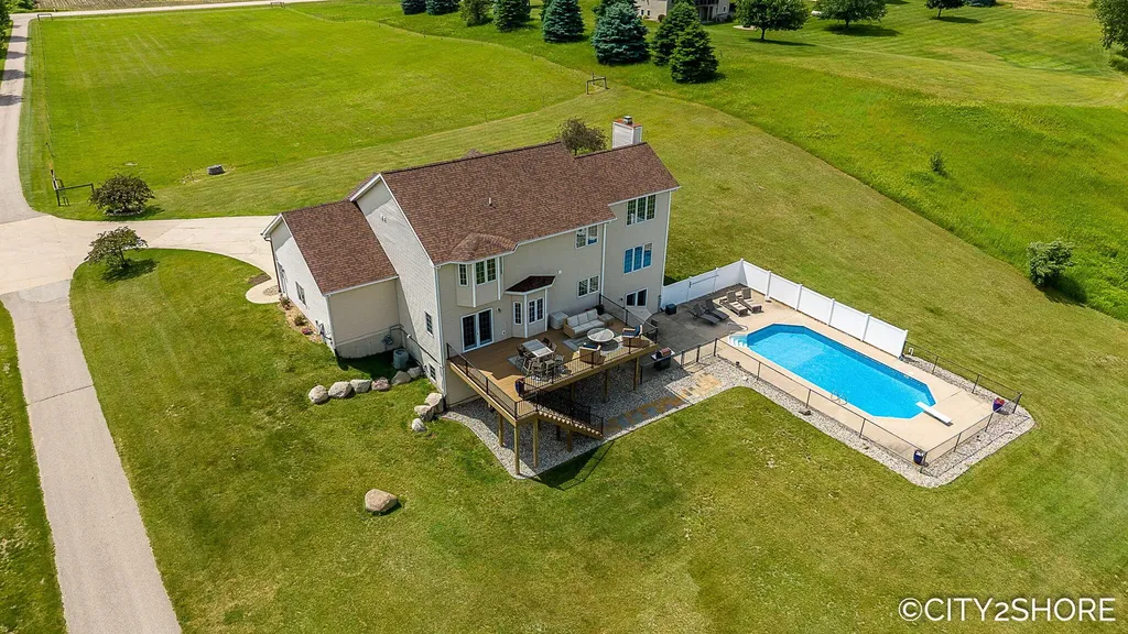 604 28th Avenue Jamestown Charter Township MI 49426