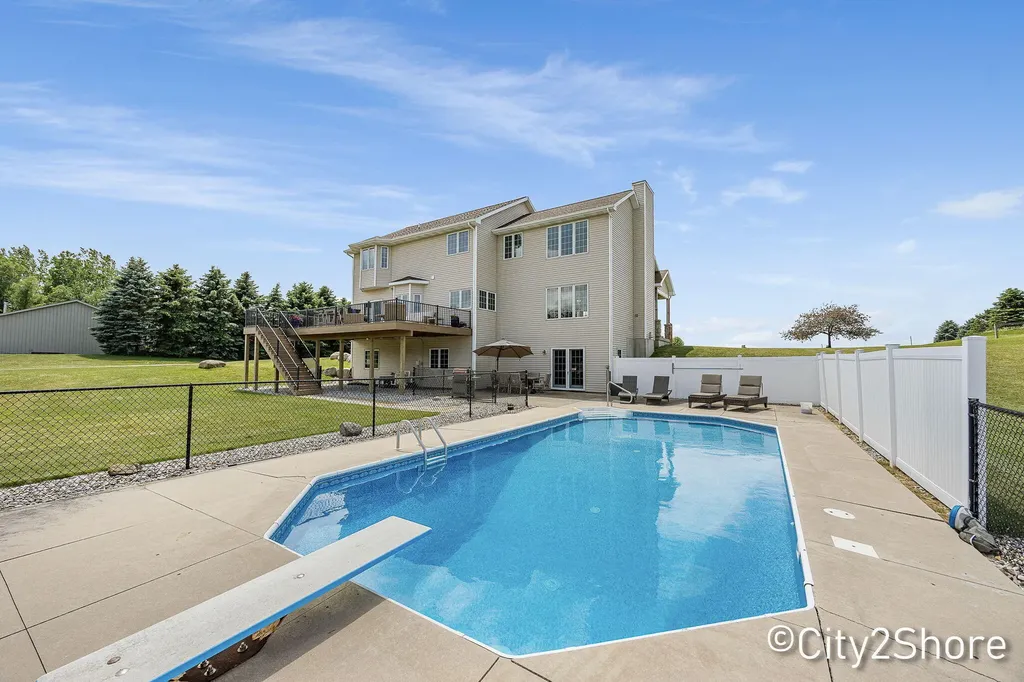 604 28th Avenue Jamestown Charter Township MI 49426