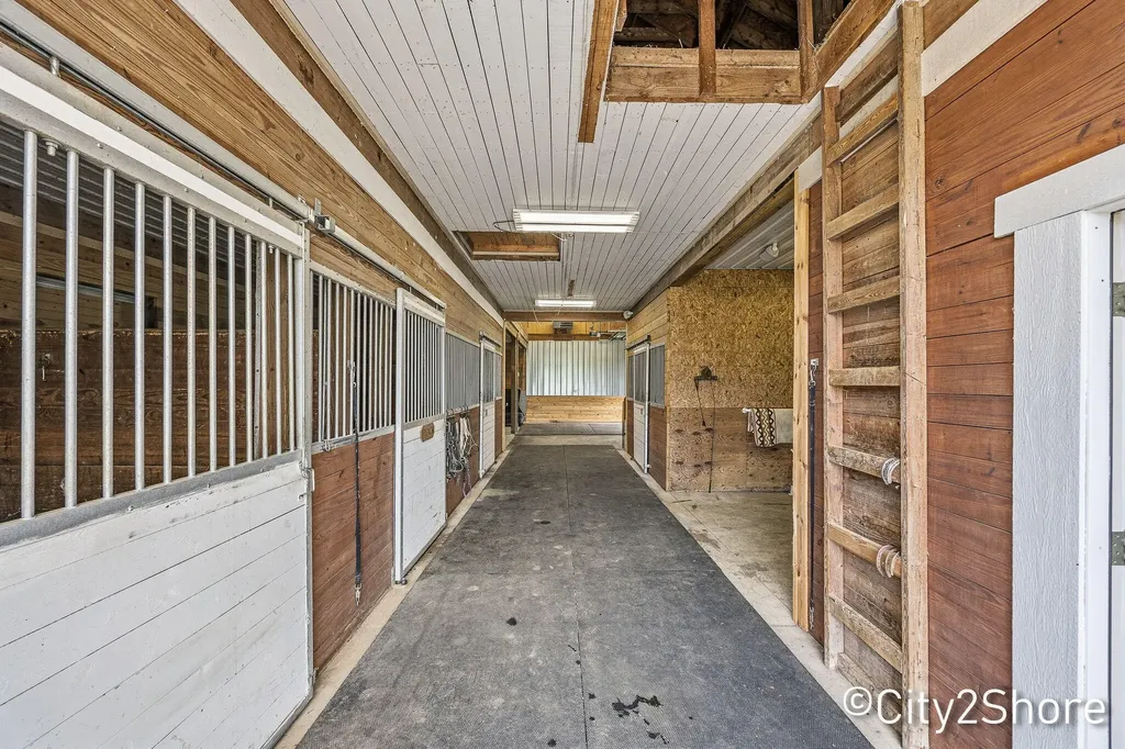 604 28th Avenue Jamestown Charter Township MI 49426