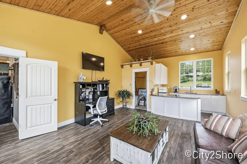 604 28th Avenue Jamestown Charter Township MI 49426