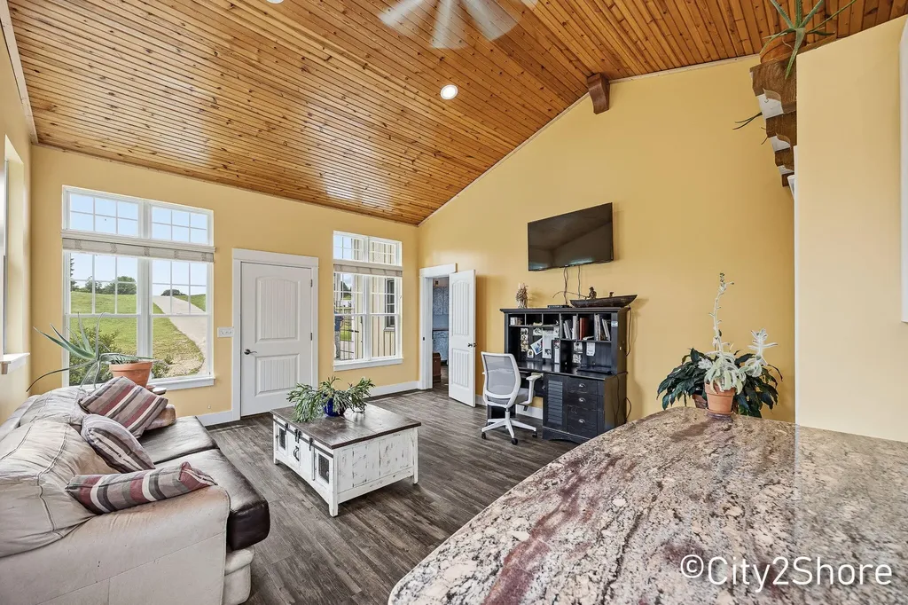 604 28th Avenue Jamestown Charter Township MI 49426