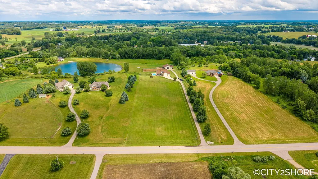 604 28th Avenue Jamestown Charter Township MI 49426