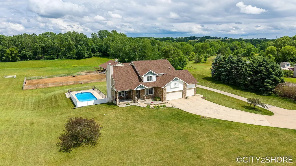 604 28th Avenue Jamestown Charter Township MI 49426