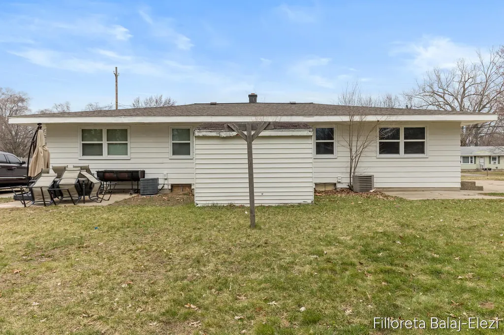 418 56th Street SE Kentwood City MI 49548