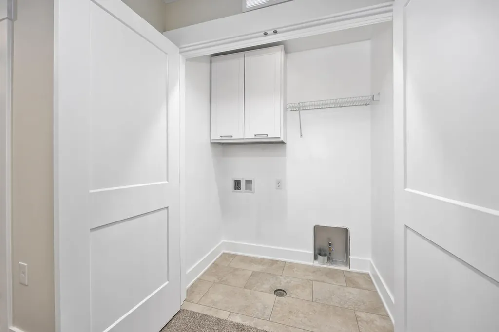2221 Watertown Way NE Grand Rapids City MI 49505