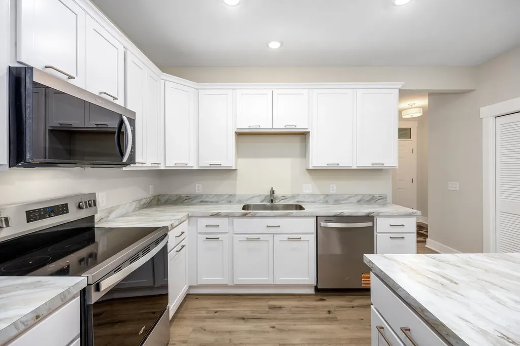 2221 Watertown Way NE Grand Rapids City MI 49505