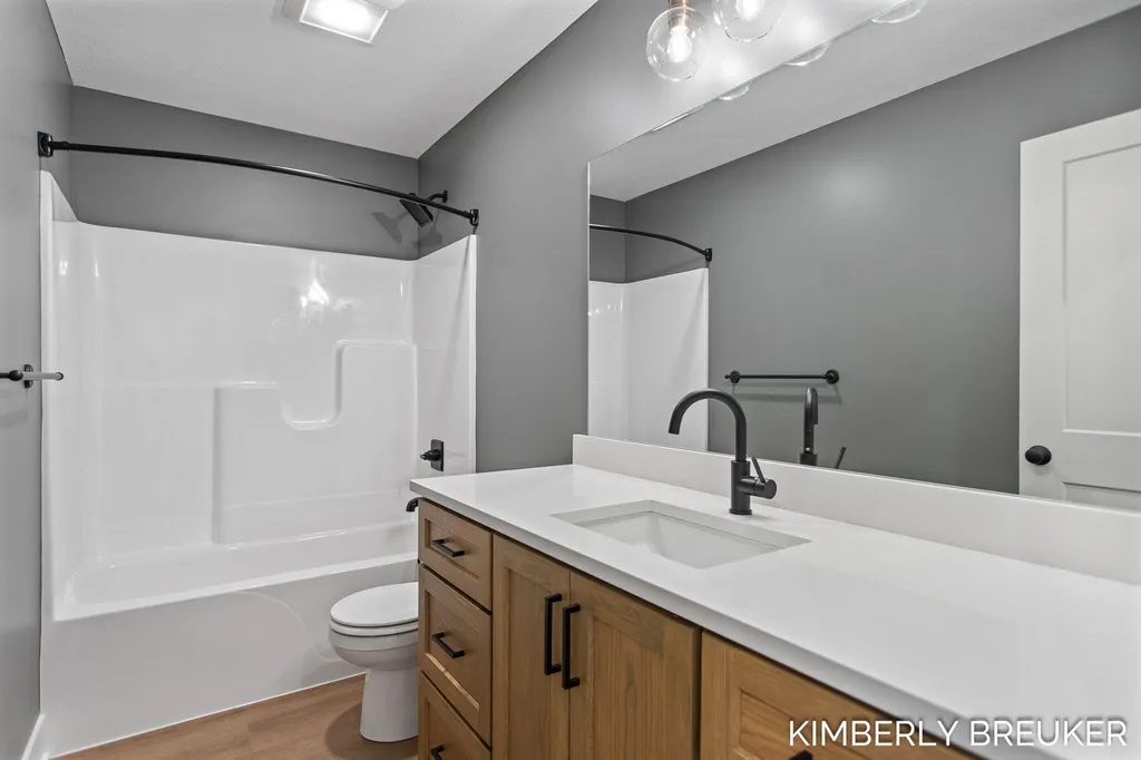 11782 Everett Avenue Allendale Charter Township MI 49401