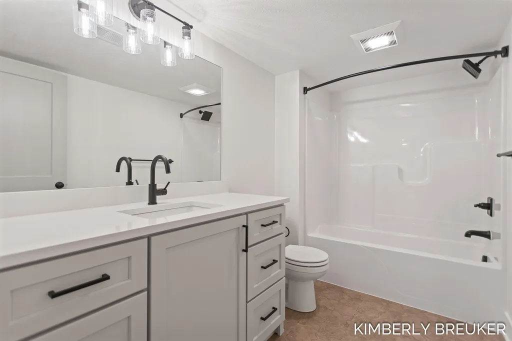 11782 Everett Avenue Allendale Charter Township MI 49401