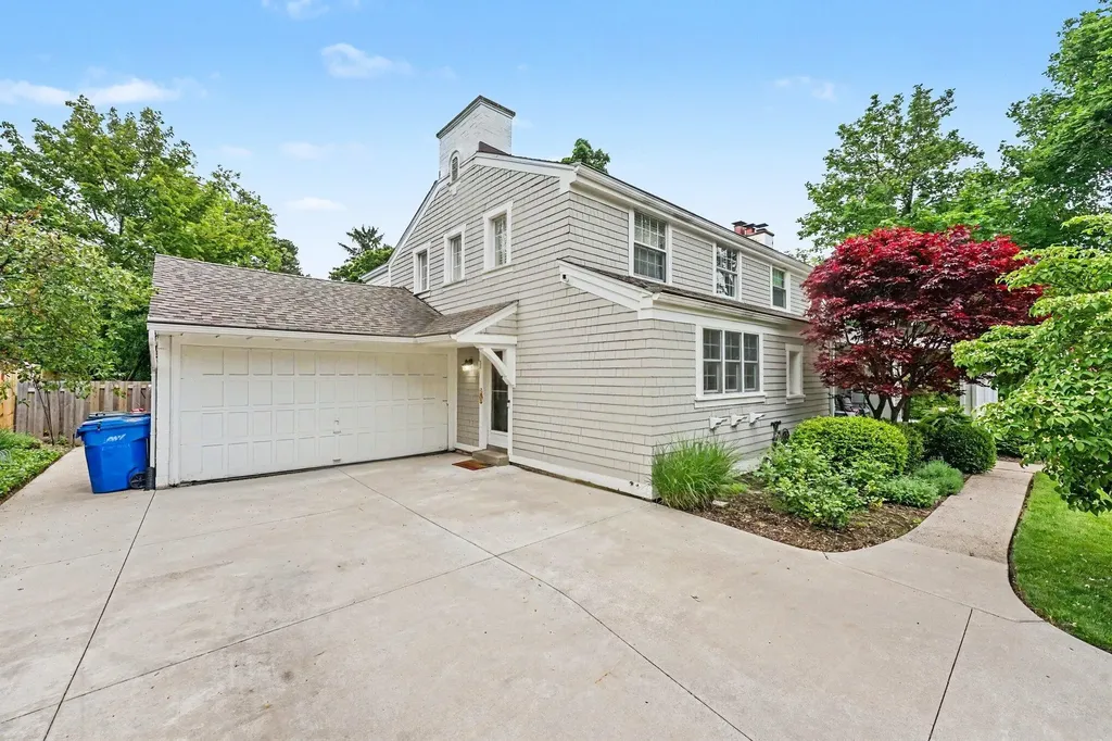 750 San Jose Drive SE East Grand Rapids City MI 49506