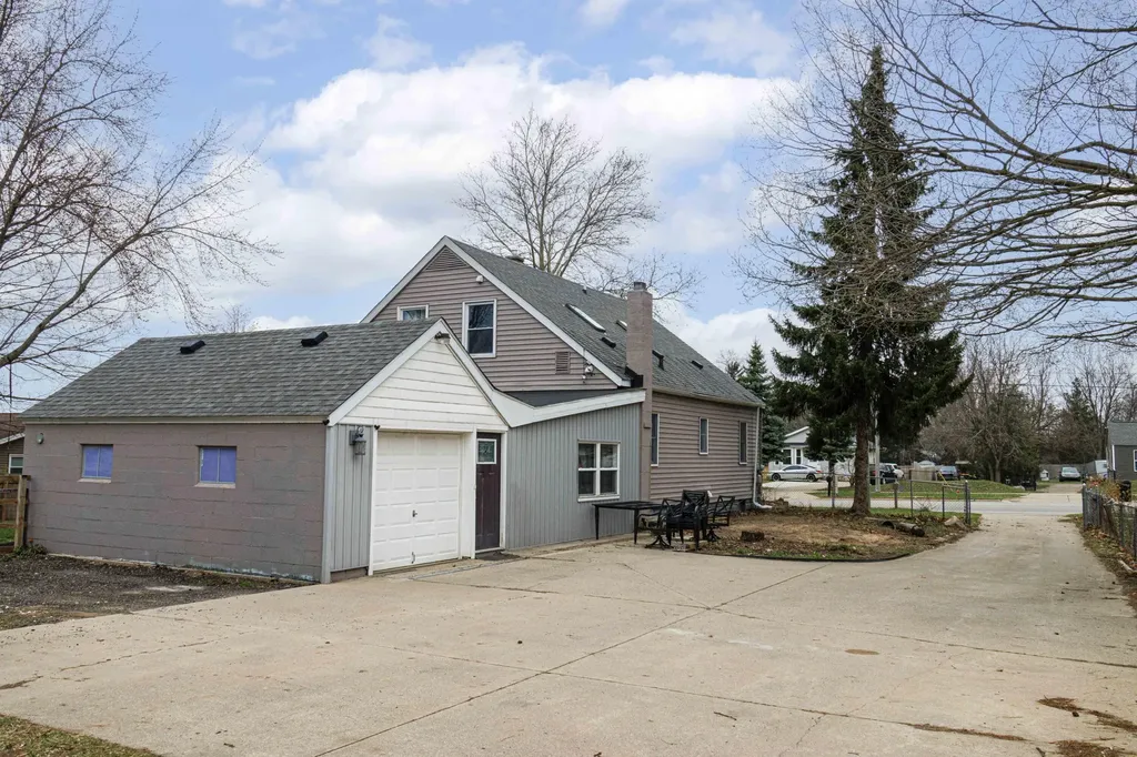 904 60th Street SE Gaines Charter Township MI 49508